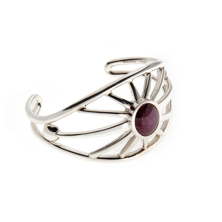 A cabochon ruby cuff by Biagio Patalano for the Artistry collection. 